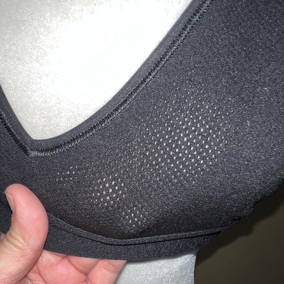 Lululemon 🍋  A Little Bit Closer Bralette Size Large - Picture 7 of 10